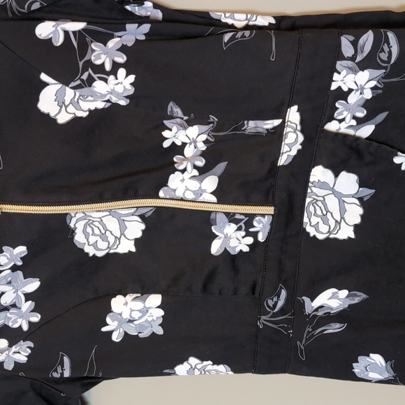 Jaanuu Scrub Top - Picture 3 of 4